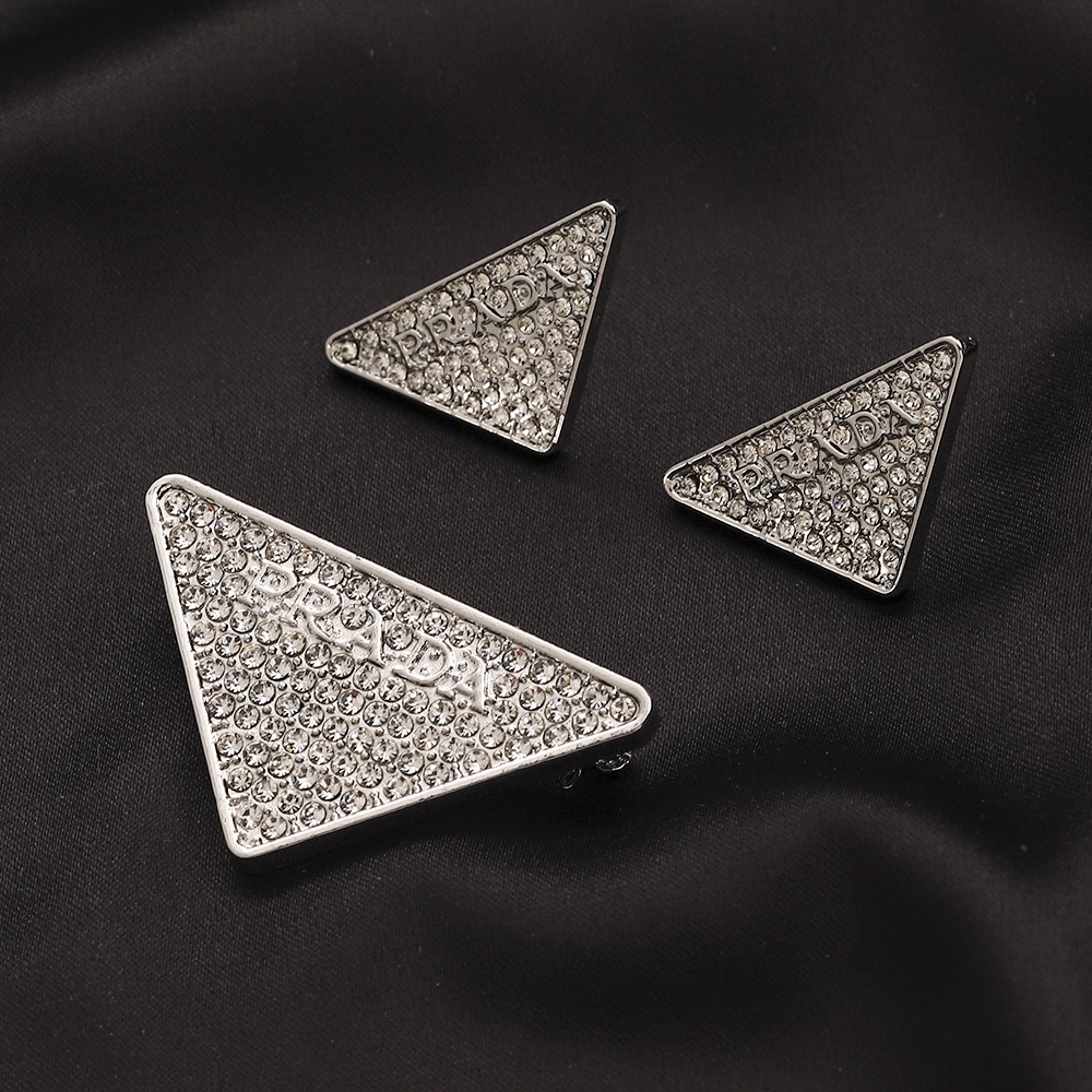 Bông Tai Tròn Bằng Thép Titan In Chữ Prada Thời Trang Cho Nữ