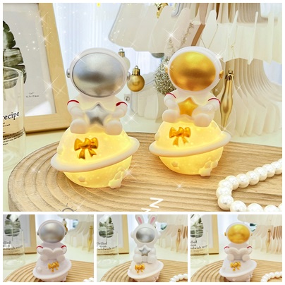 Đèn Ngủ LED Hình Phi Hành Gia Dễ Thương Sáng Tạo Trang Trí Phòng Ngủ / Làm Quà Tặng Cho Bé