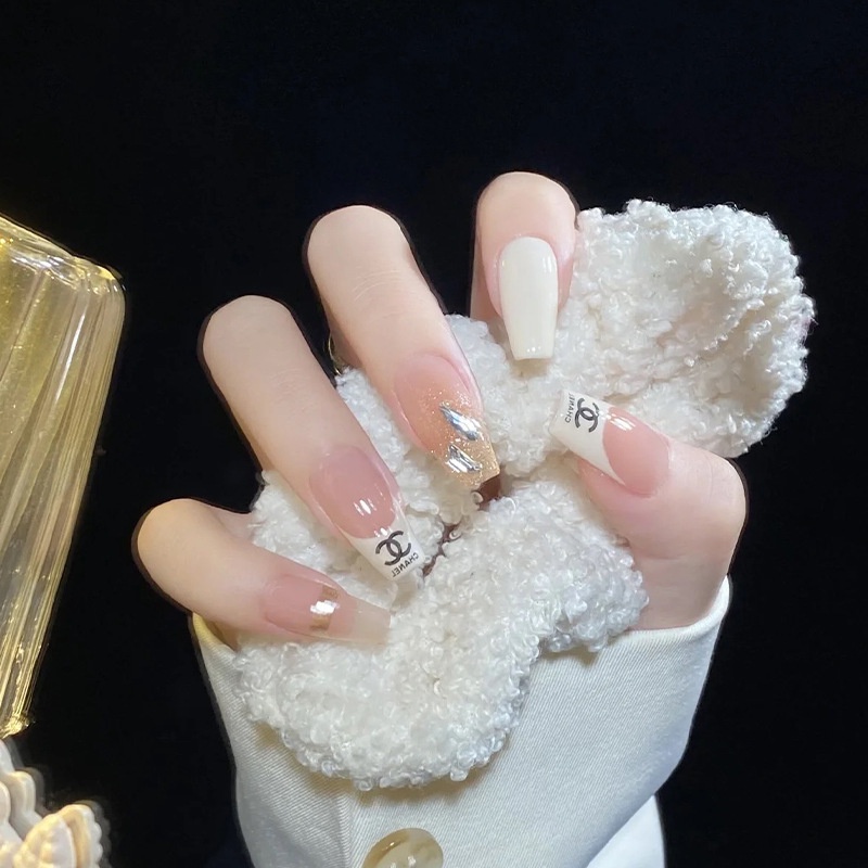 Miếng Dán Móng Tay Giả Trong Suốt Màu Hồng Nhẹ Nhàng