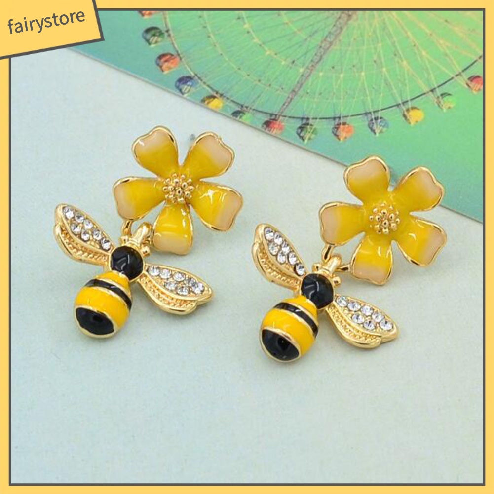 Bông Tai Hình Hoa Và Ong Tráng Men Đính Kim Cương Giả Cho Nữ