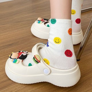Giày nữ crocs màu nhẹ nhàng kèm charm cậu bé shin cực cute