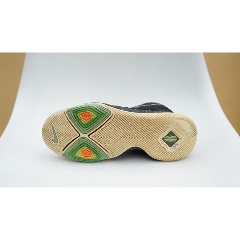 Giày bóng rổ Kyrie 3 Black 859466-018 2hand