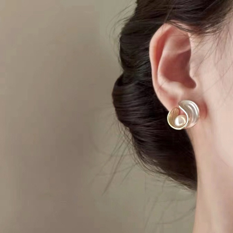 Đôi Khuyên Tai Đính Ngọc Trai Thiết Kế Độc Đáo Thời Trang Cho Nữ