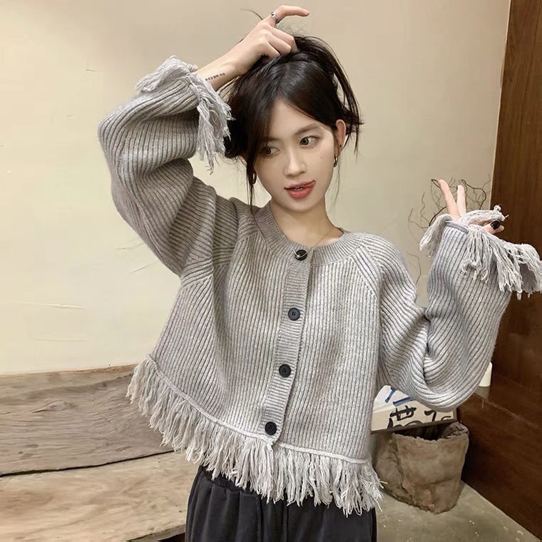 Áo Khoác Cardigan Dệt Kim Dáng Ngắn Màu Xám Phối Tua Rua Thời Trang Thu Đông Cho Nữ