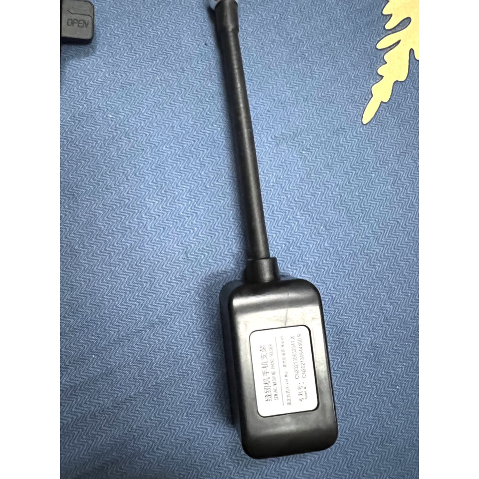 Giá đỡ điện thoại máy may, kẹp giữ điện thoại có gắn nam châm xoay 360 độ chống sốc