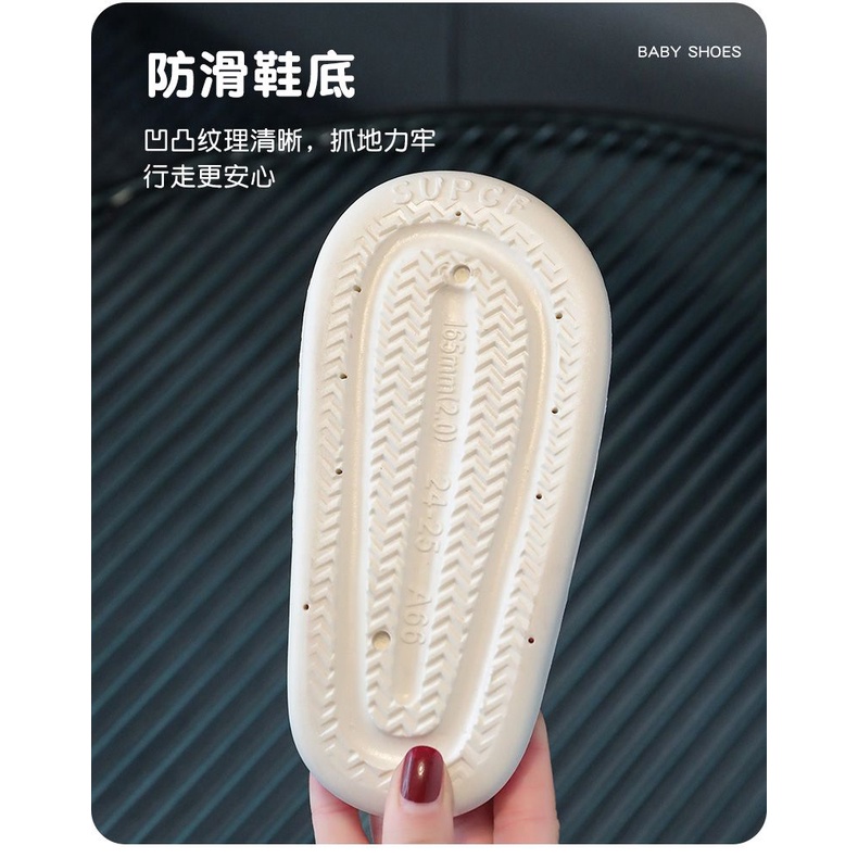 Dép Sandal Đế Mềm Thoải Mái In Họa Tiết Bướm Hoạt Hình Cho Bé Gái