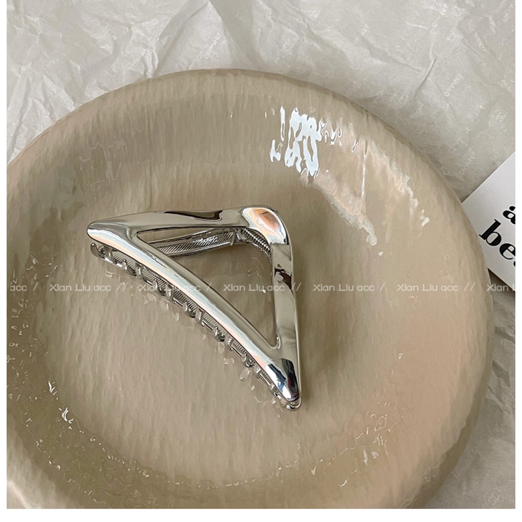 Kẹp Tóc Hình Cá Mập Bằng Kim Loại Thiết Kế Đơn Giản Cho Nữ