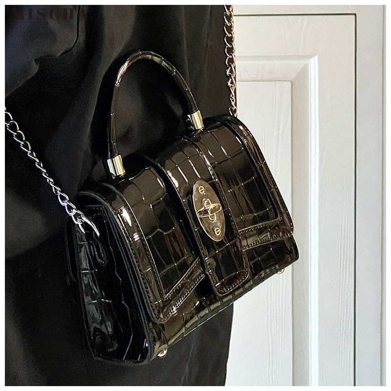 MISCHA Túi Đeo Chéo Da Bóng Phối Dây Xích Thời Trang Cho Nữ