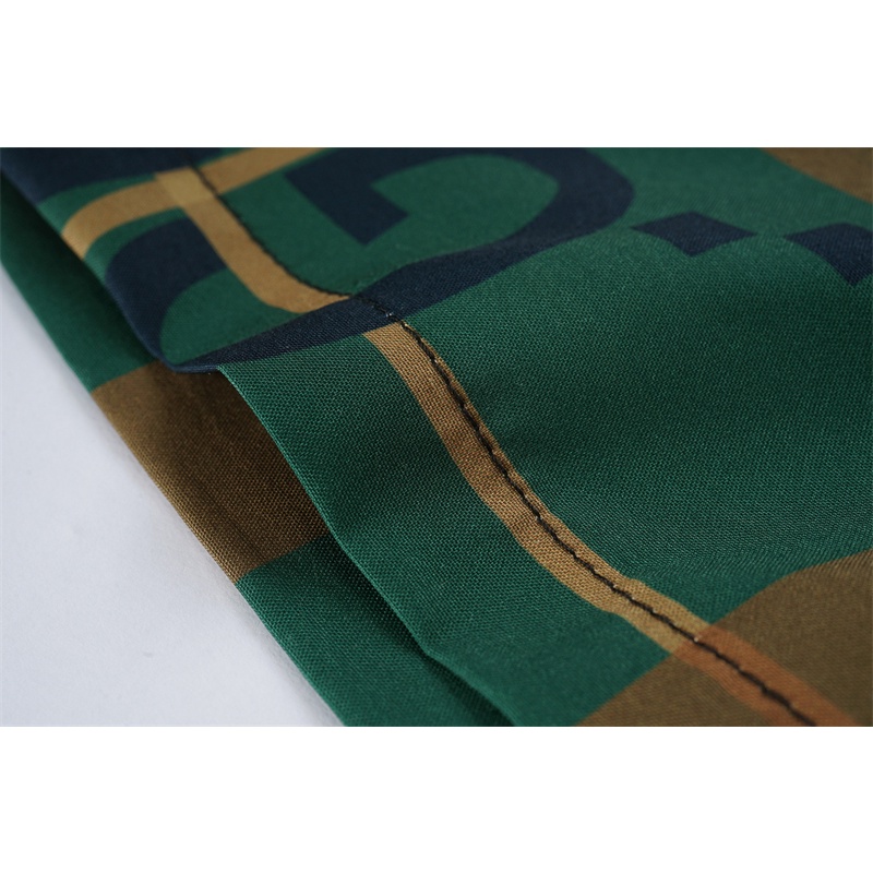 Áo Thun Tay Ngắn G8U8C &amp; - 23 Thời Trang Đường Phố Cổ Điển