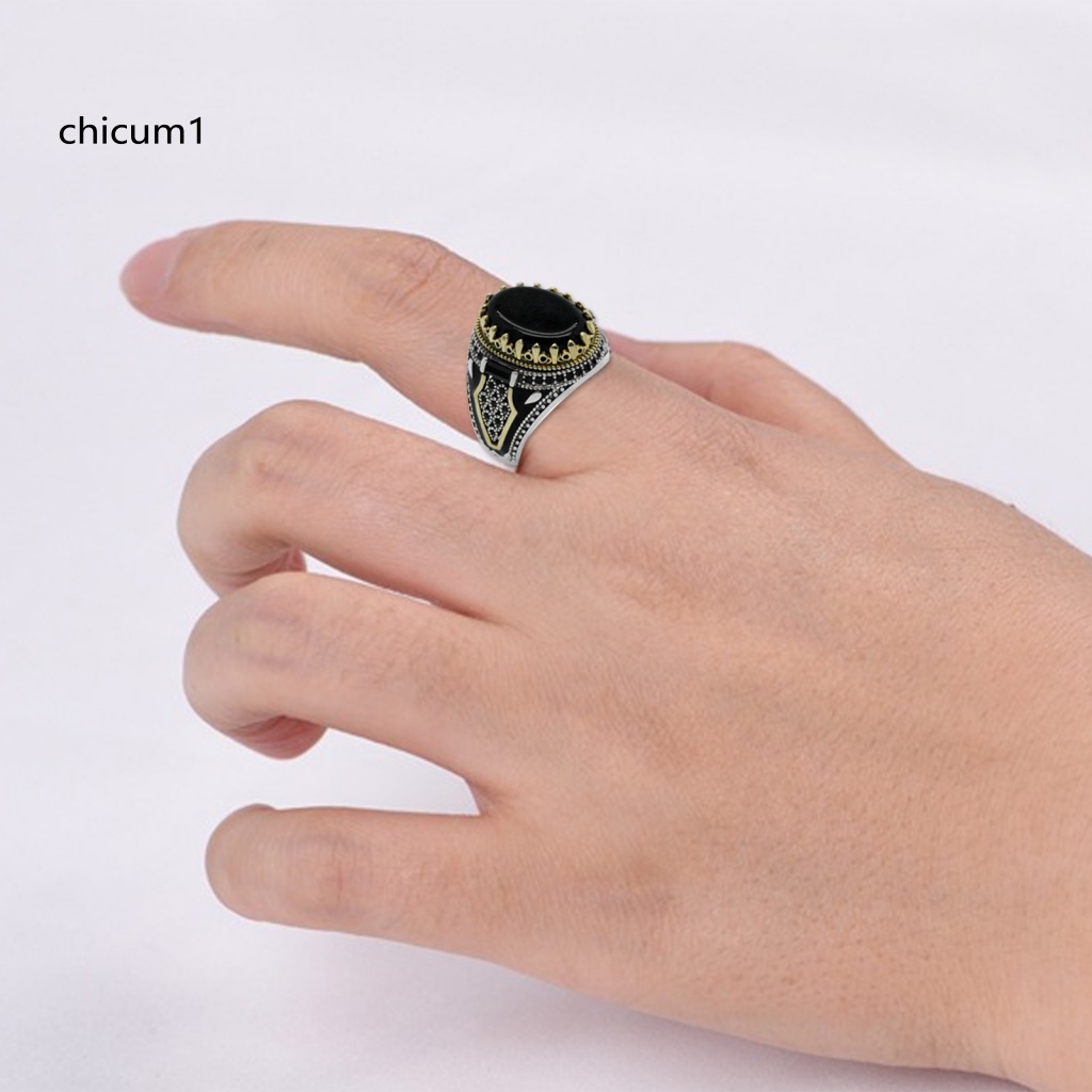 Nhẫn Nam Chạm Khắc Hai Tông Màu Đính Đá Mã Não Giả Phong Cách Cổ Điển