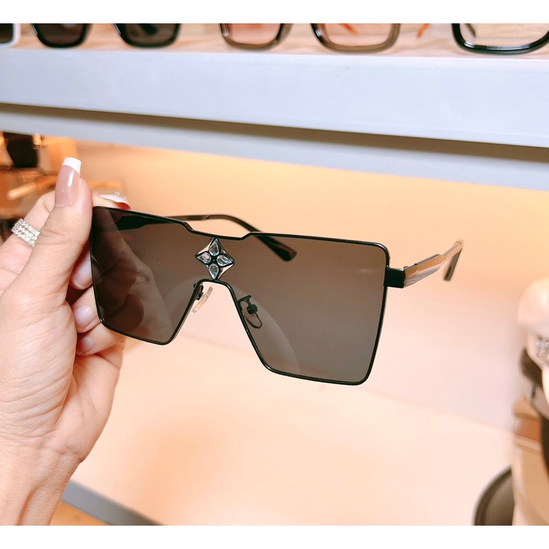 Kính Hiệu Vuông Unisex Đính Đá LV2023 Lệ Vi Ngôi Sao hot hit unisex