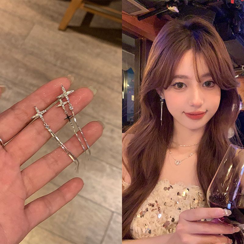 Bông Tai Dáng Dài Hình Thánh Giá Phong Cách Mới 2023