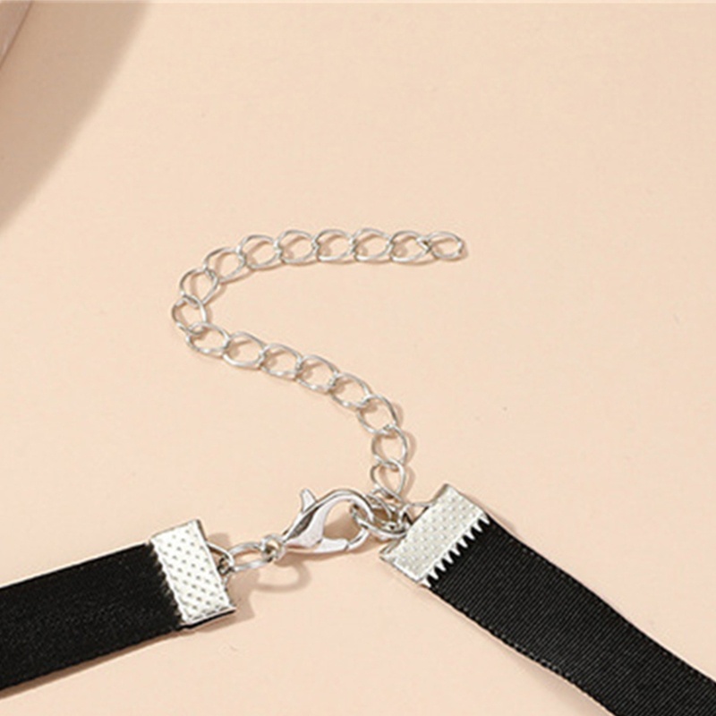 Vòng Cổ Choker Dây Nhung Đính Hoa Hồng