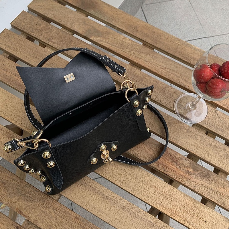 Túi Đeo Vai Đính Đinh Tán Phong Cách punk Cá Tính Chất Lượng Cao Cho Nữ