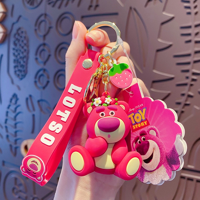 Móc Khóa Hình Chú Gấu Và Dâu Tây Hoạt Hình Đáng Yêu