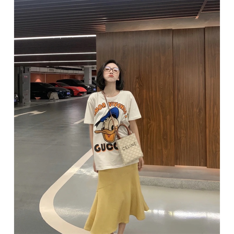 Áo Thun Tay Ngắn Thêu Hình Vịt Donald / Hoa Hồng Thời Trang