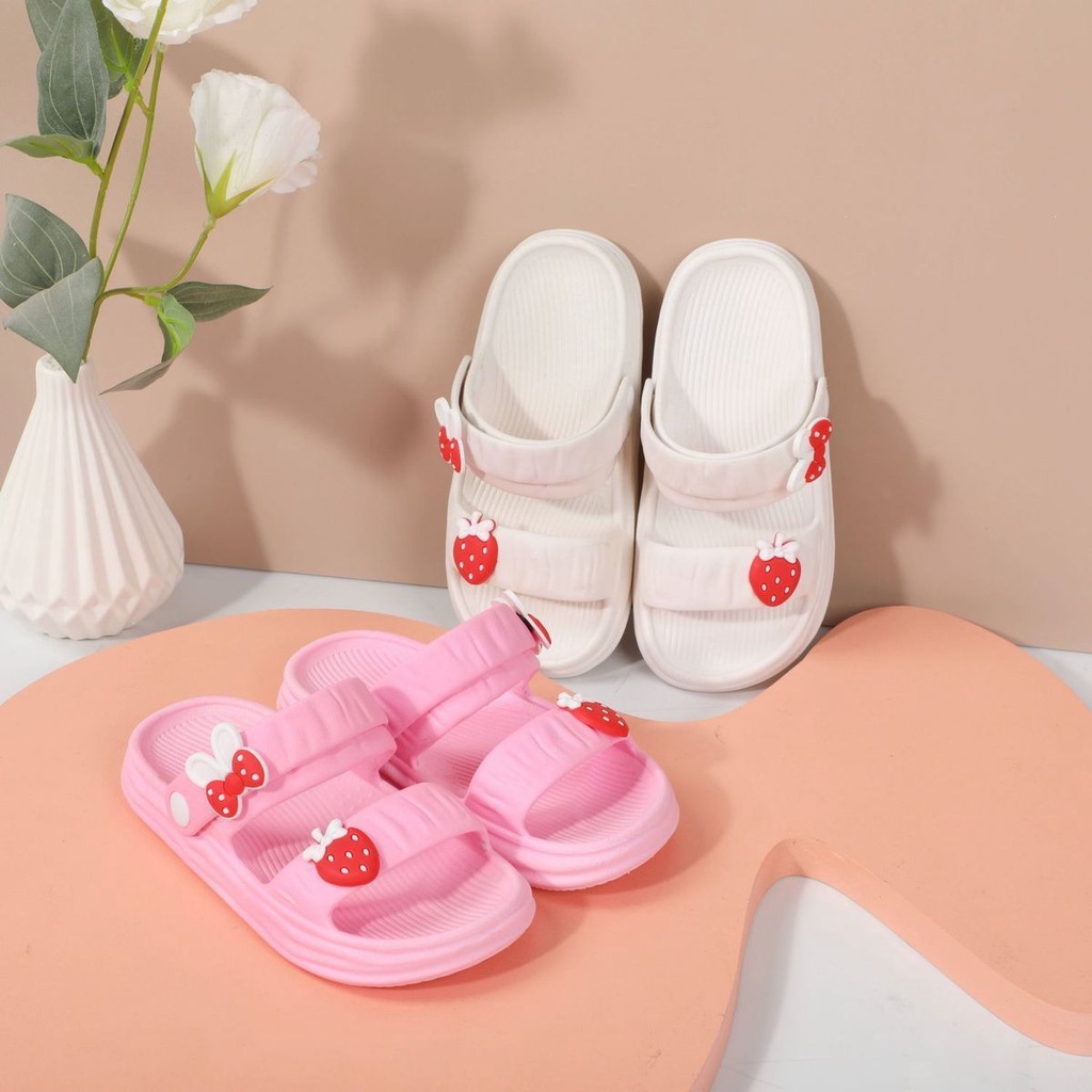 Xăng đan Công Chúa Đế Mềm Chống Trượt In Hình Dâu Tây Dễ Thương Thời Trang Mùa Hè Dành Cho Bé Gái