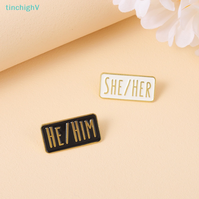 [TinchighV] Ghim Cài Áo Hình Cô Gái / Chữ HER Màu Trắng Đen Tráng Men Đơn Giản Sáng Tạo Làm Quà Tặng Cho Bạn Bè [Mới]