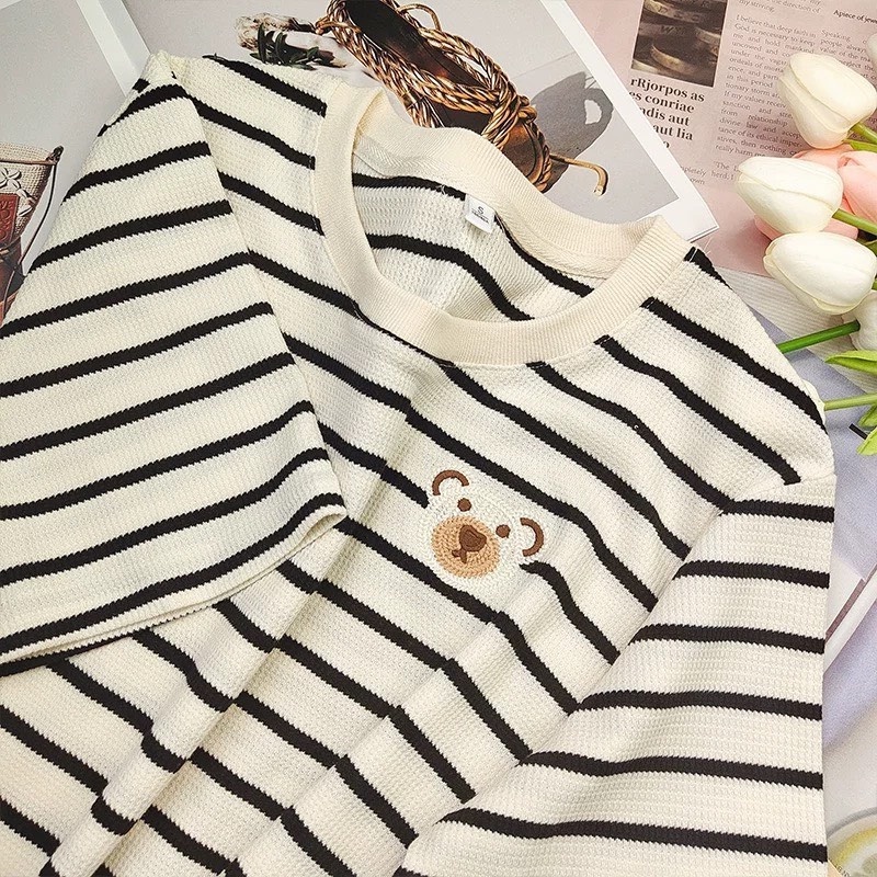 Áo thun baby tee nữ basic tay ngắn thêu gấu thêu gấu họa tiết HASCOO. TTG