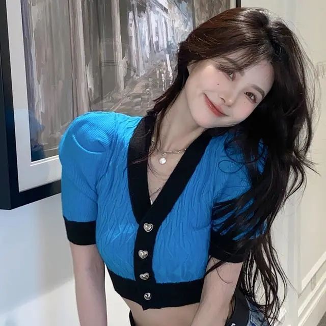 Áo Thun Tay Ngắn Phồng Cổ Chữ V Thời Trang Mùa Hè Mới 2022 Dành Cho Nữ