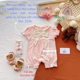 Bộ liền thân dành cho bé gái Romper hồng nơ chấm bi, phối nơ cổ hoạ tiết chấm bi.