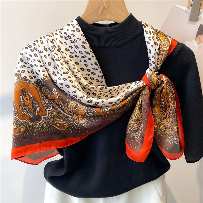 Khăn Choàng Cổ Hình Vuông 90 * 90CM Bằng Lụa In Họa Tiết Da Báo Thời Trang Thu Đông Cho Nữ