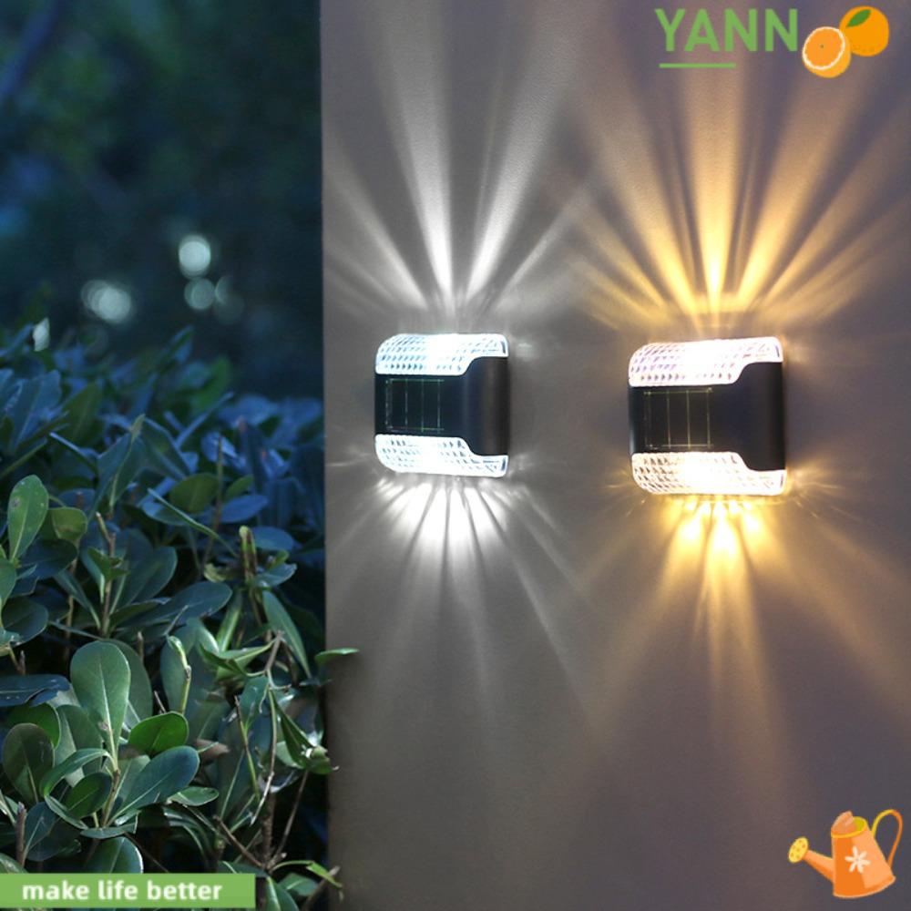 Bộ 4 Đèn LED Năng Lượng Mặt Trời Chống Thấm Nước Cho Hàng Rào