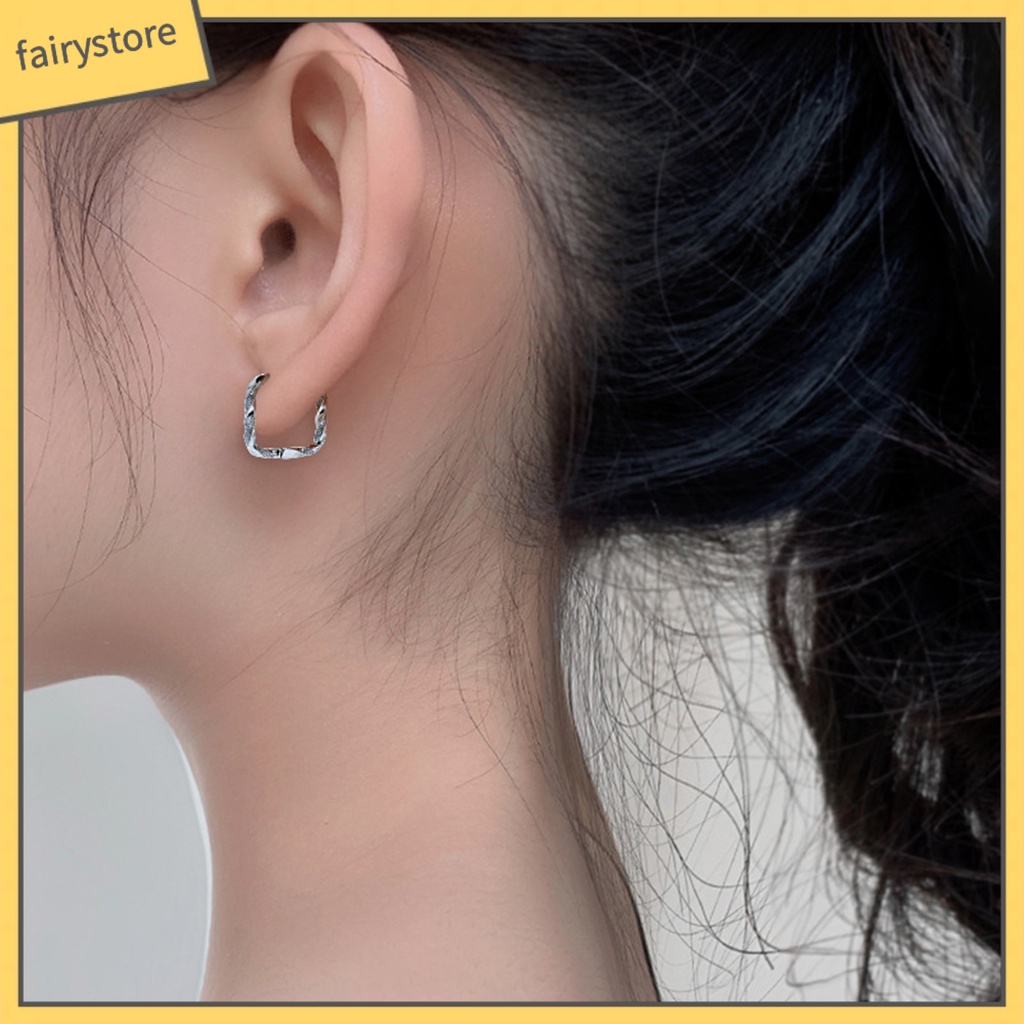 1 Khuyên Tai Kim Loại Hình Vuông Màu Vàng / Bạc Mini Thời Trang Cho Nữ