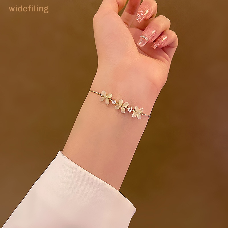 Vòng Đeo Tay Bản Rộng Màu Vàng Đính Đá Opal Có Thể Điều Chỉnh Kích Thước Dành Cho Nữ