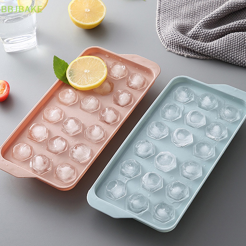 Khuôn Làm Đá Viên 18 Ô Có Nắp Bằng Nhựa