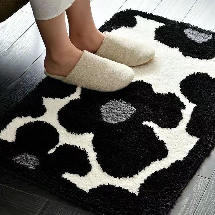 Thảm Chùi Chân Lông Nhung Thấm Hút Cao Chống Trượt Họa Tiết Hoa Trắng Đen Đơn Giản