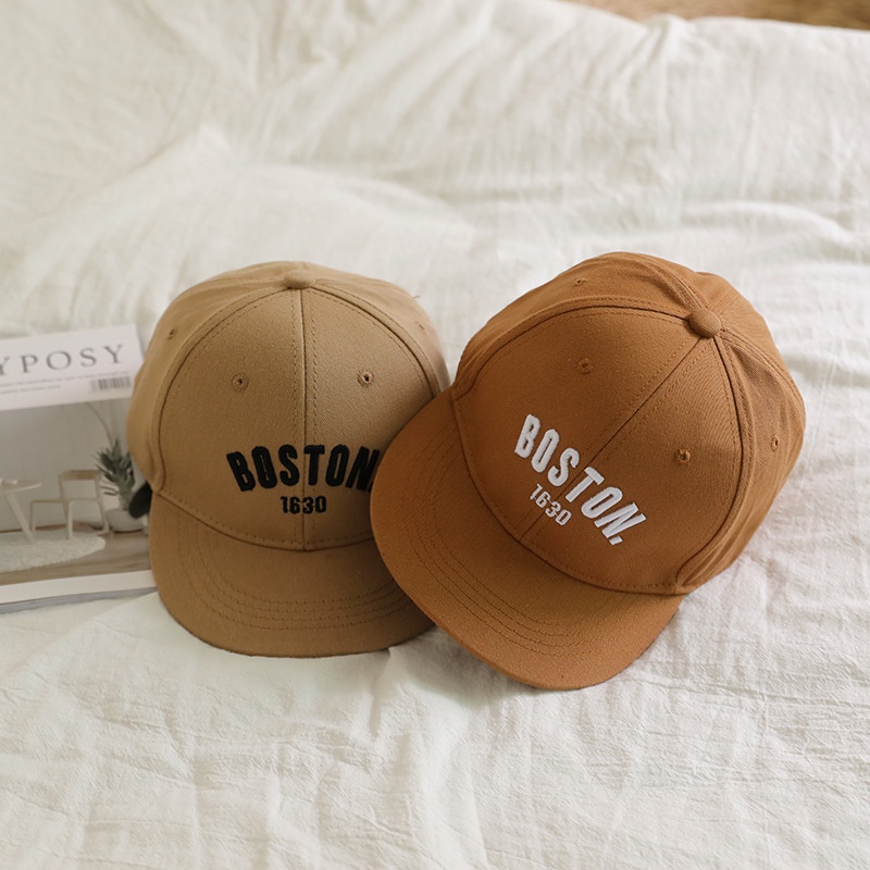 Trẻ em mũ vành phẳng boston chữ thêu hip hop màu rắn trẻ em mũ bóng chày mũ chống nắng ngoài trời hàn quốc mũ đi biển