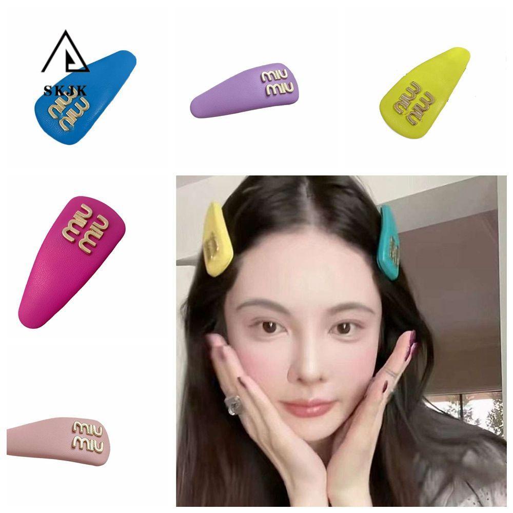 Kẹp tóc SKJK bằng da màu kẹo họa tiết chữ MIU phong cách Hàn Quốc