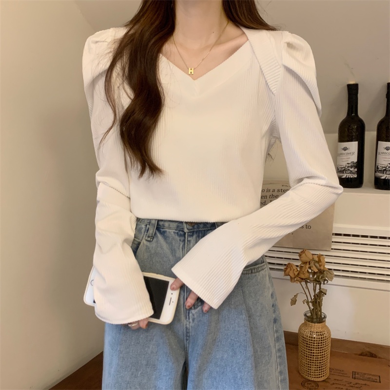 Sugemiusi sản phẩm mới ưu đãi đặc biệt áo len tay phồng kiểu pháp cho phụ nữ mùa thu đông phong cách phương tây mặc bên trong thiết kế cao cấp áo len cơ sở niche v-cổ trên