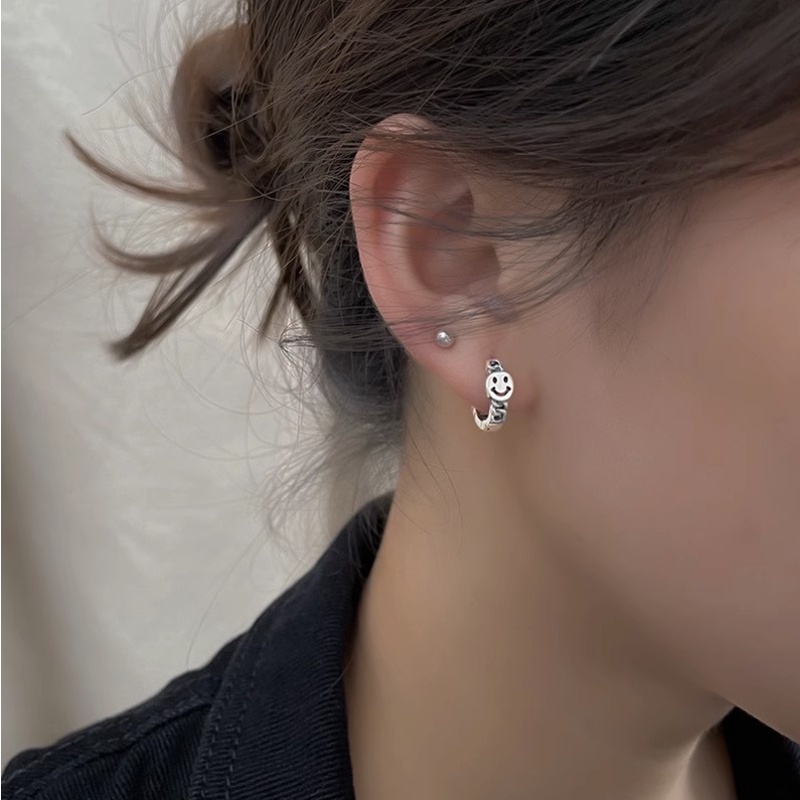 Bông tai WE FLOWER thép không gỉ vòng tròn hình mặt cười không gây dị ứng phong cách punk cho nữ