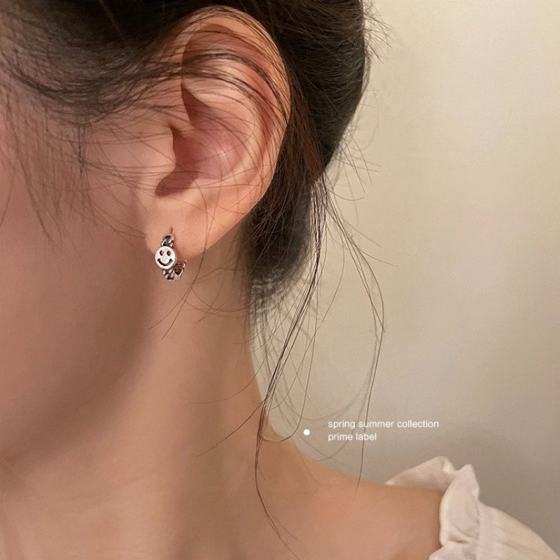 Bông tai WE FLOWER thép không gỉ vòng tròn hình mặt cười không gây dị ứng phong cách punk cho nữ