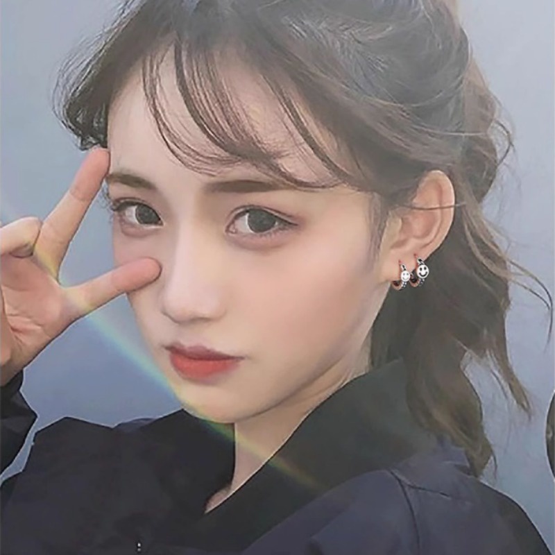 Bông tai WE FLOWER thép không gỉ vòng tròn hình mặt cười không gây dị ứng phong cách punk cho nữ