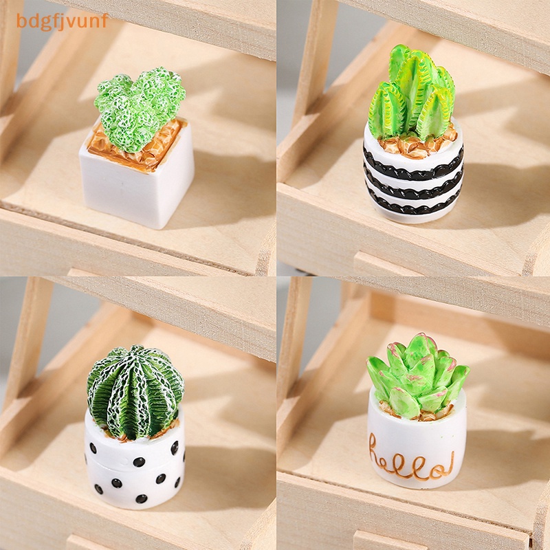 Set 1 / 4 Chậu Cây Mini Tỉ Lệ 1: 12 Dùng Để Trang Trí Tiểu Cảnh / Nhà Búp Bê vn