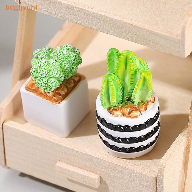 Set 1 / 4 Chậu Cây Mini Tỉ Lệ 1: 12 Dùng Để Trang Trí Tiểu Cảnh / Nhà Búp Bê vn