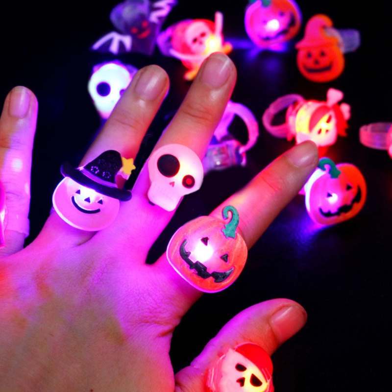 Lu Bộ 5 Nhẫn Đèn led Phát Sáng Hình Đầu Lâu Bí Ngô Ma Quỷ Trang Trí halloween Cho Người Lớn Và Trẻ Em