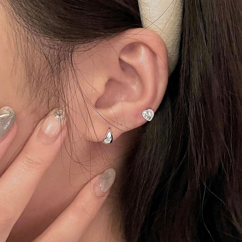 Đôi Bông Tai Mạ Bạc 925 Hình Trái Tim Đính Đá Thời Trang Cho Nữ