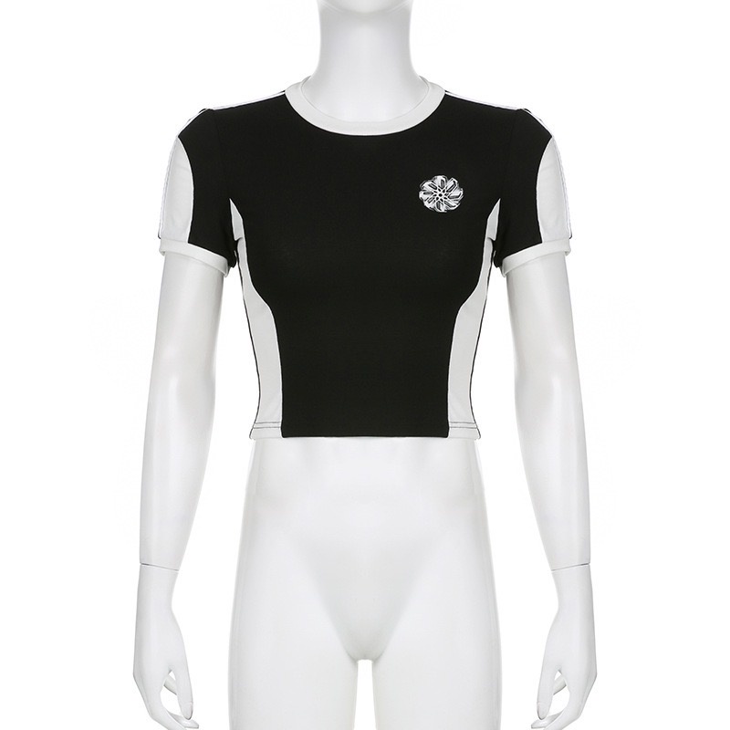 Top ôm body tay trắng hình hoa ngực