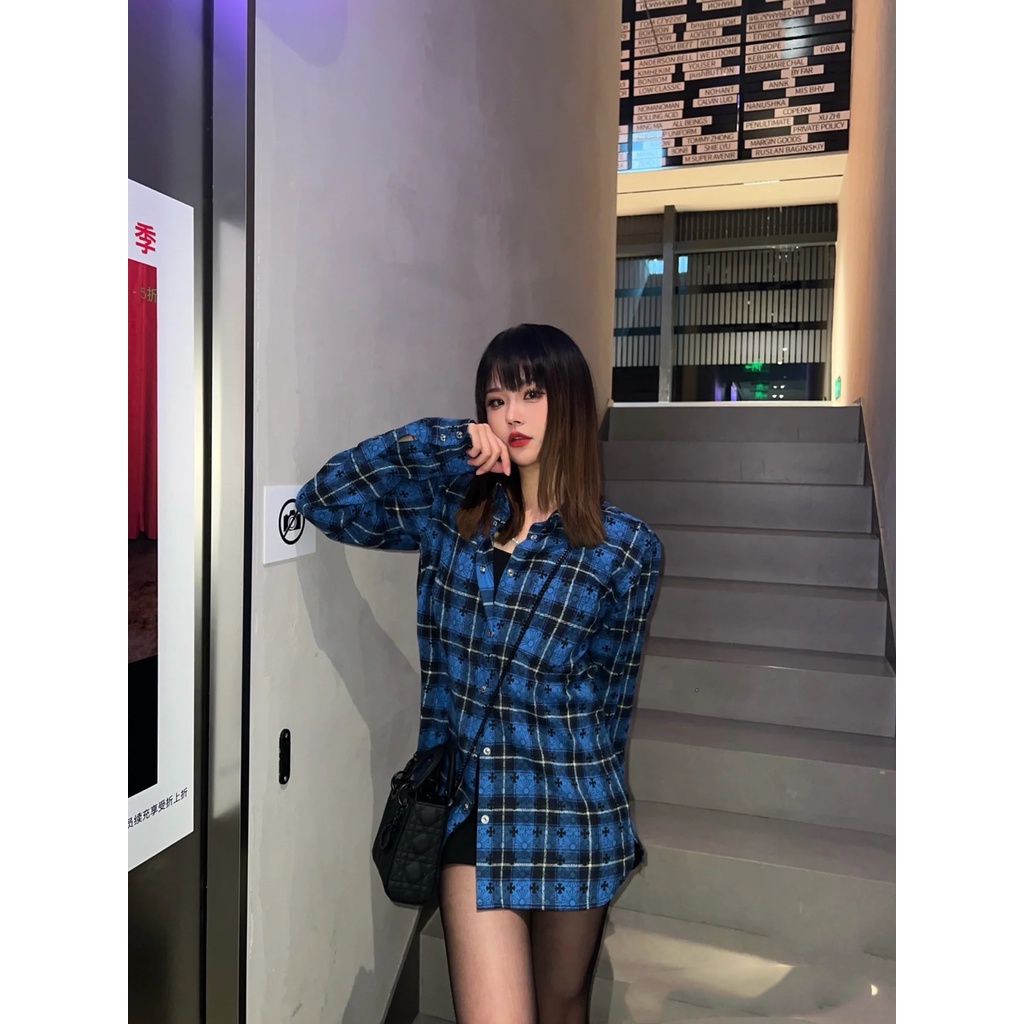 Áo Sơ Mi Da Kẻ Sọc Caro in Hình Trái Tim chrome Với Khuy Măng Sét Có Thể Được Master in Nhiều Phong Cách Khác Nhau Và Có Thể Đôi Bất Kỳ Đáy Thời Trang Thường Ngày Cho Cả Nam Và Nữ