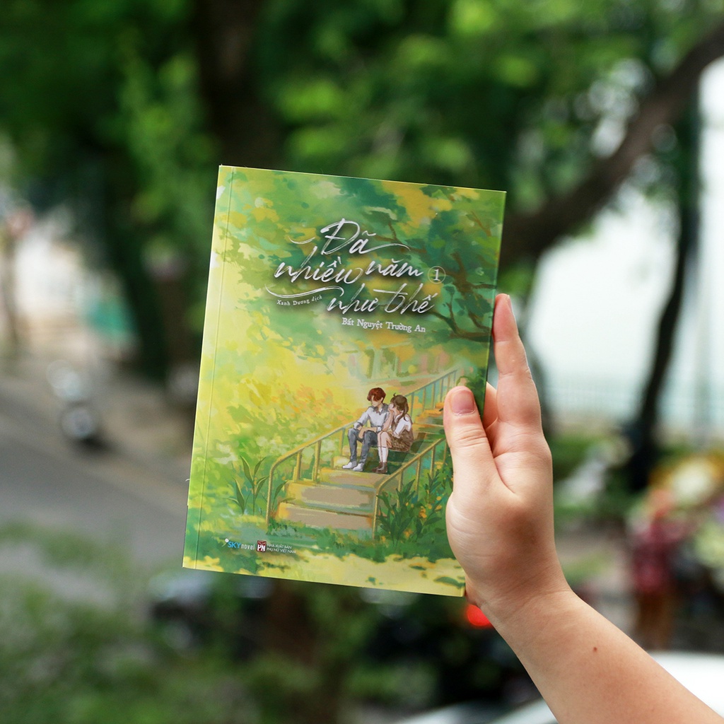 Sách Đã Nhiều Năm Như Thế - Tập 1 - Bản Đặc Biệt - Tặng Kèm Bookmark + Postcard Giấy Nhũ Ngọc Trai