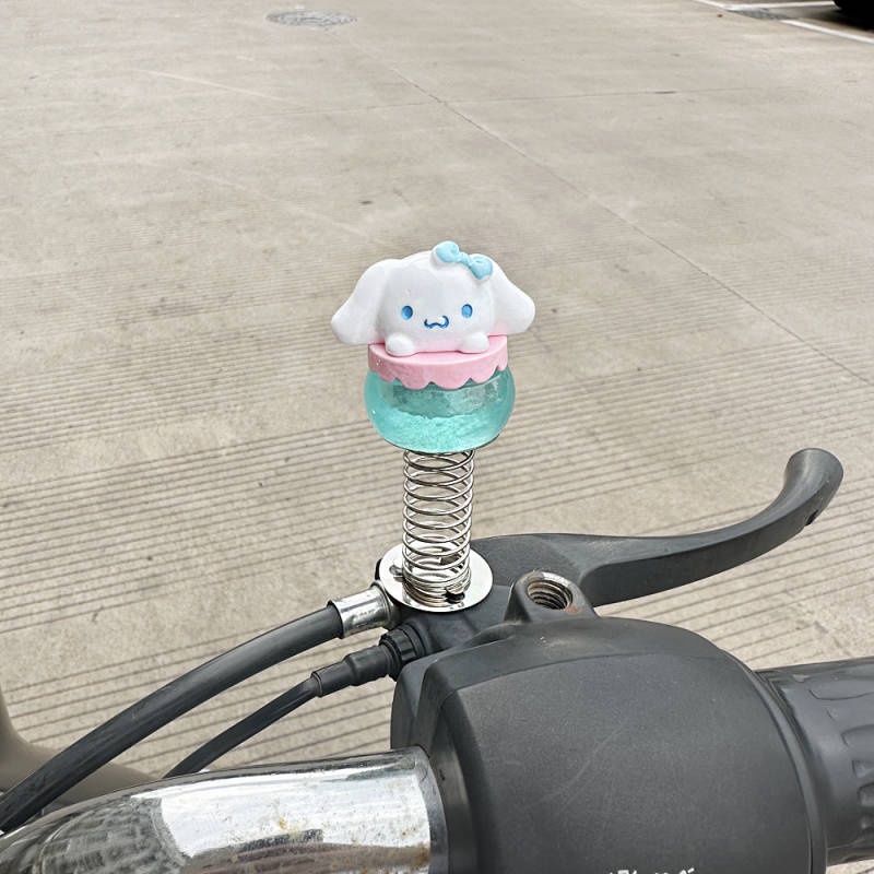 Three-Dimensional Cartoon Strawberry Bear Electric Car the Hokey Pokey Flash Cinnamoroll Babycinnamoroll Car Table Cute Spring Pendant Decoration Iblx