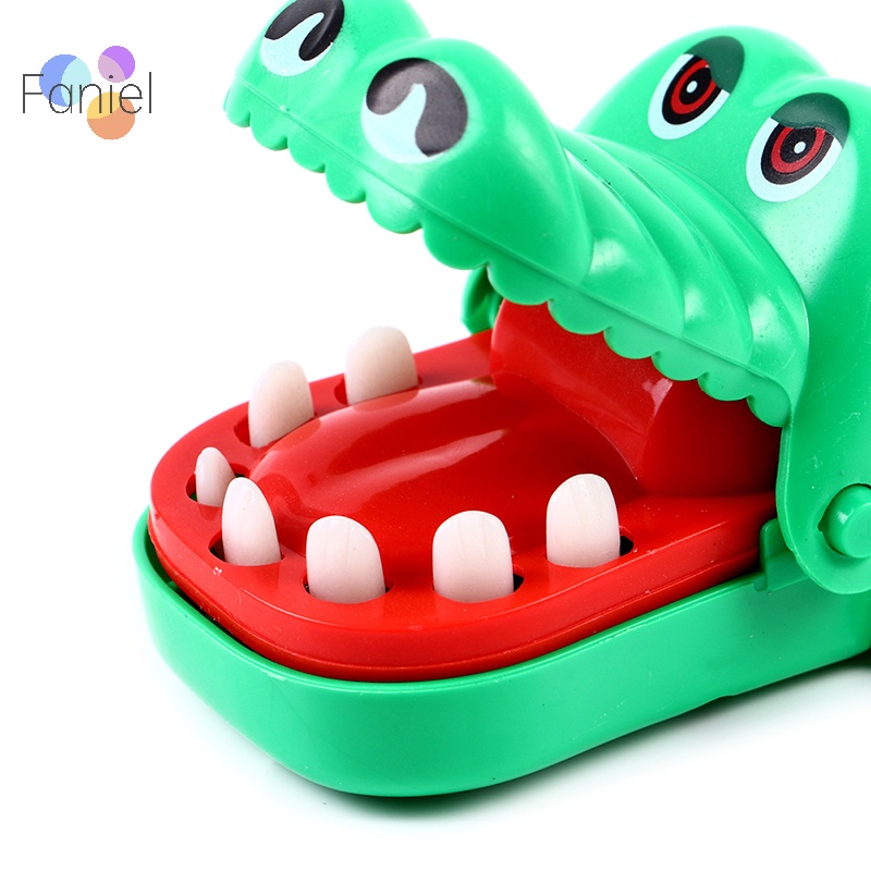Đồ Chơi Móc Khóa Hình Cá Sấu Cắn Ngón Tay Sáng Tạo Cỡ Nhỏ M I