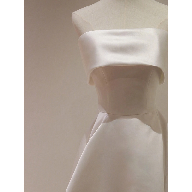 Váy cưới đơn giản satin không tay cô dâu bãi cỏ bên bờ biển đám cưới tuần trăng mật du lịch thời trang váy dài màu trắng