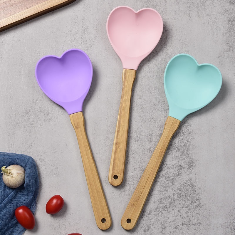 Muỗng silicone Cán Gỗ Hình Trái Tim Sáng Tạo da0w