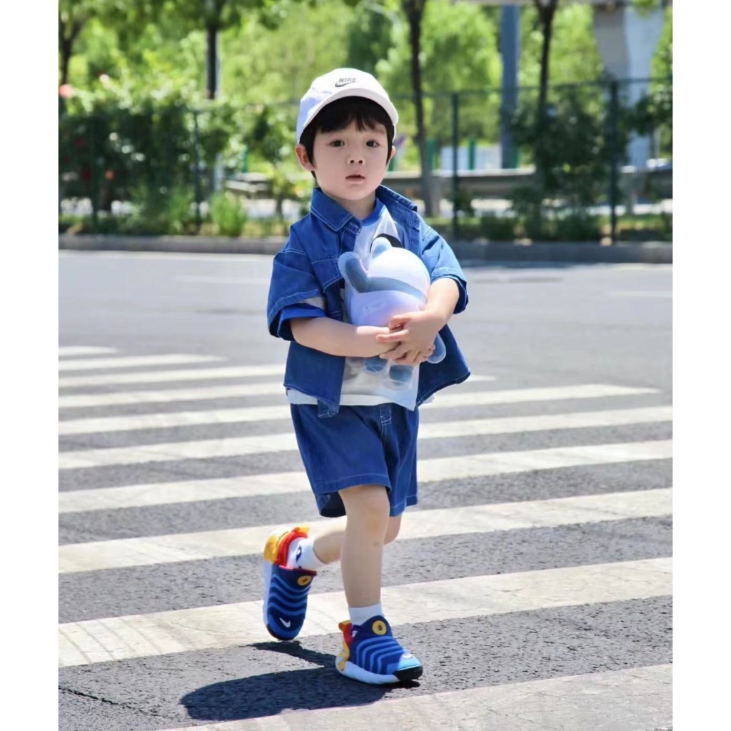 Giày Thể Thao Thoáng Khí Nhẹ Và Nhẹ Chủ Đề Sâu Bướm Mới Cho Trẻ Em