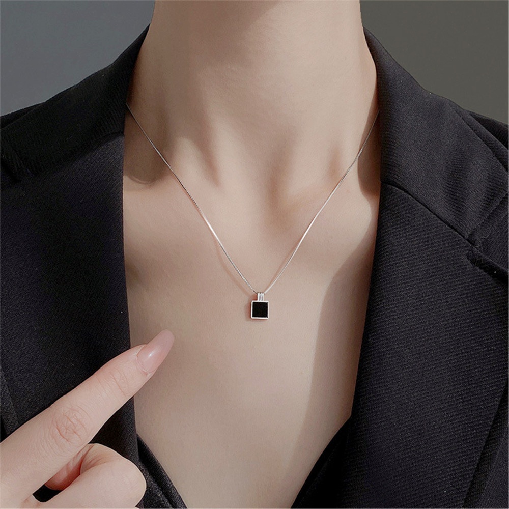 Đen Vòng cổ Mặt Vuông Thời Trang 2023 Cho Nữ